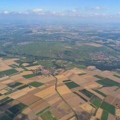 Flugwegposition um 10:22:49: Aufgenommen in der Nähe von Kitzingen, Deutschland in 1377 Meter